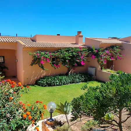Turisticos Buganvilia 3* لاغوس